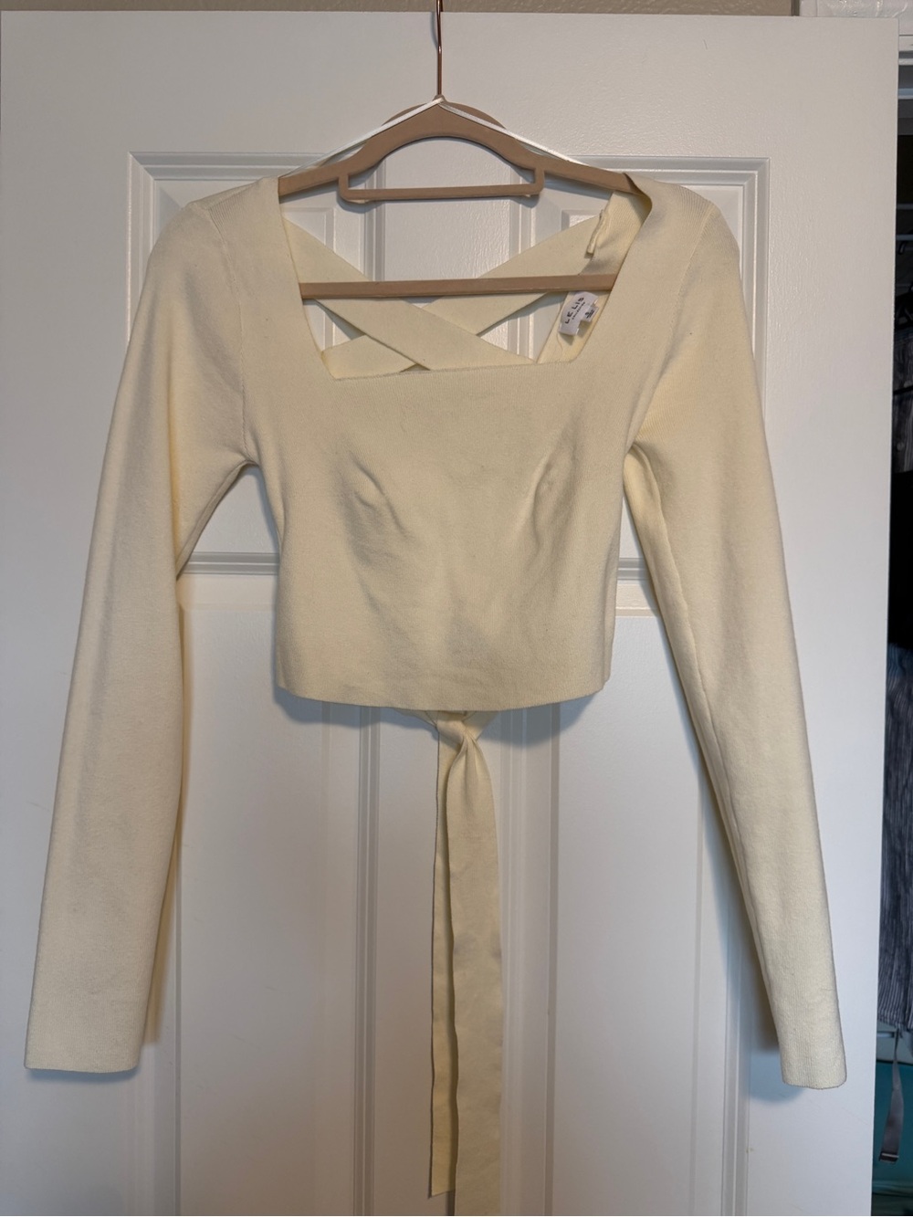 Le Lis Cream Crisscross Tie-Back Long-Sleeve Crop Top